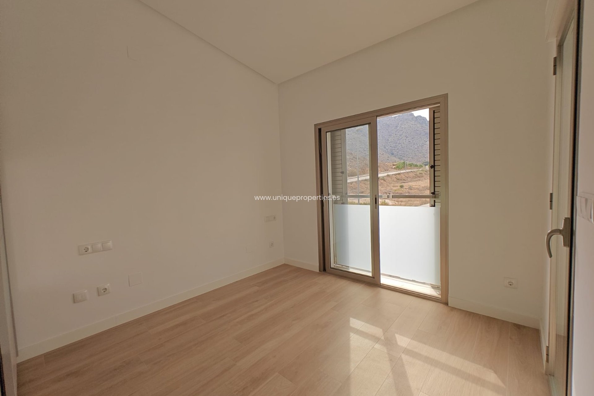 Reventa - House - Semi-Detached House -
Cox