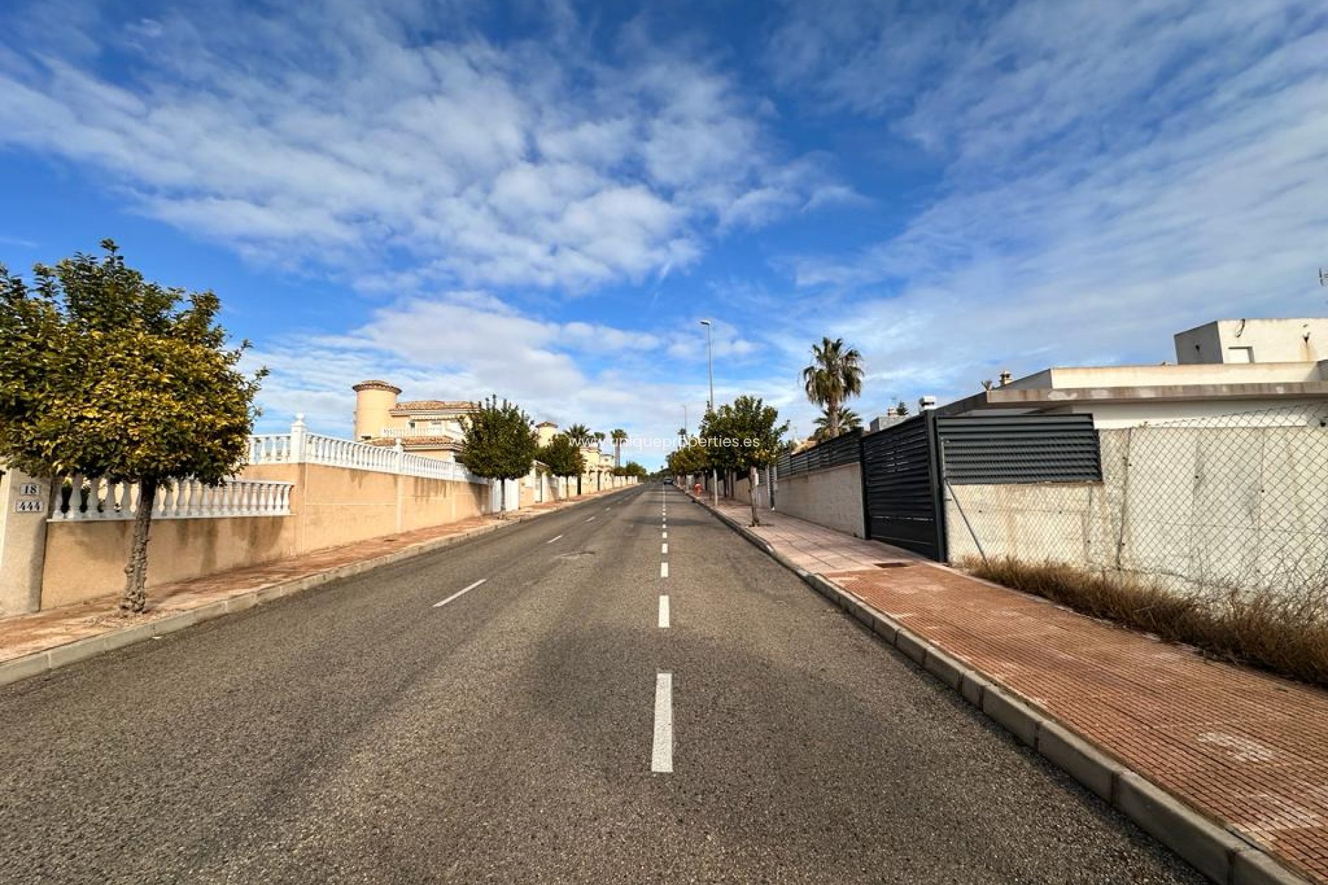 Reventa - Land -
La Marina - LA MARINA