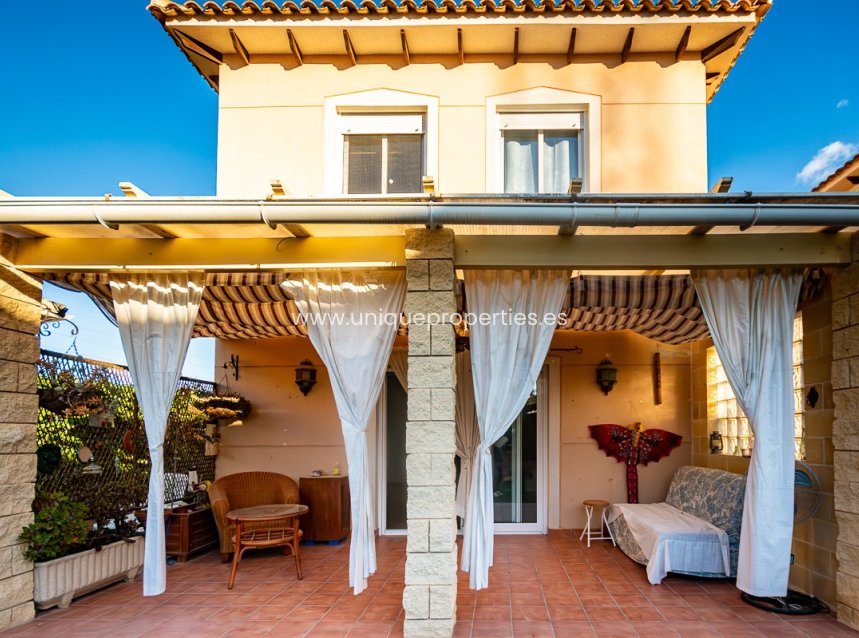 Reventa - Villa -
Benferri