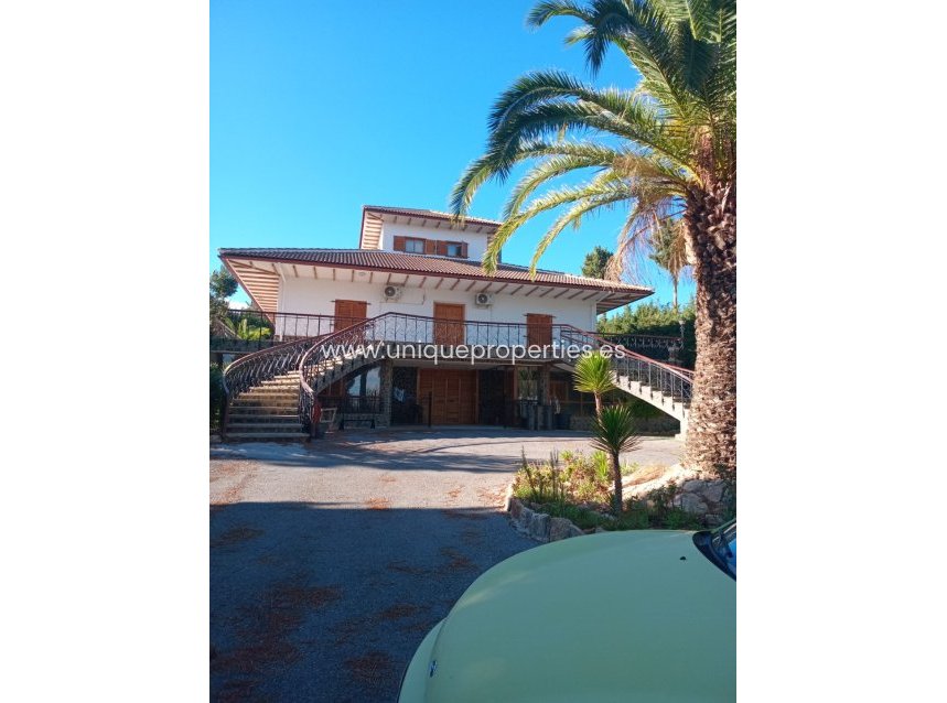 Reventa - Villa -
Cullar de Baza