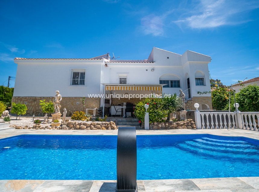 Reventa - Villa -
La Marina - LA MARINA