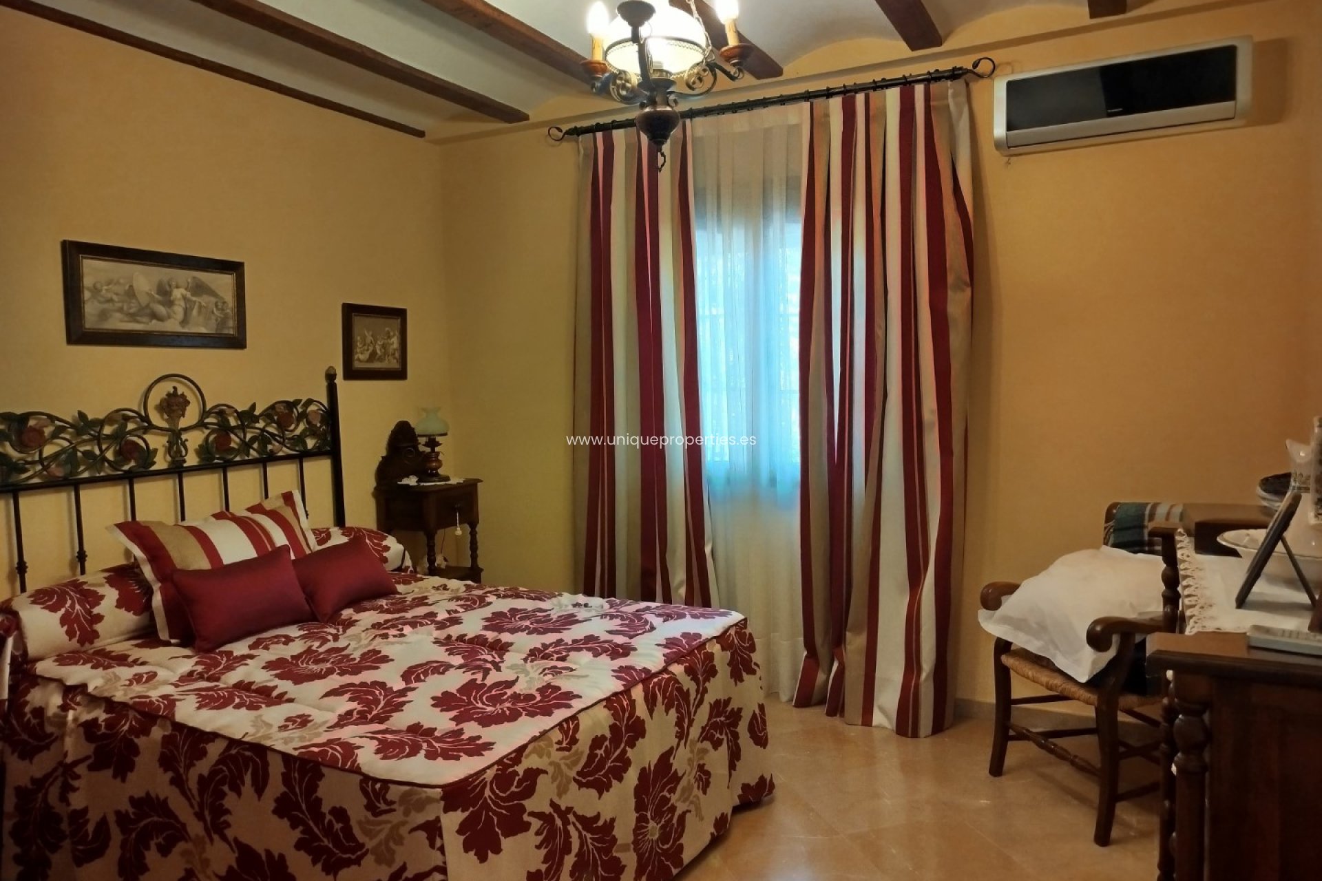 Reventa - Villa -
Macael