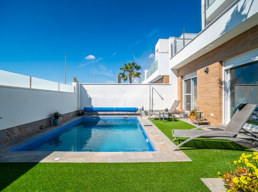 Reventa - Villa -
Pilar de la Horadada