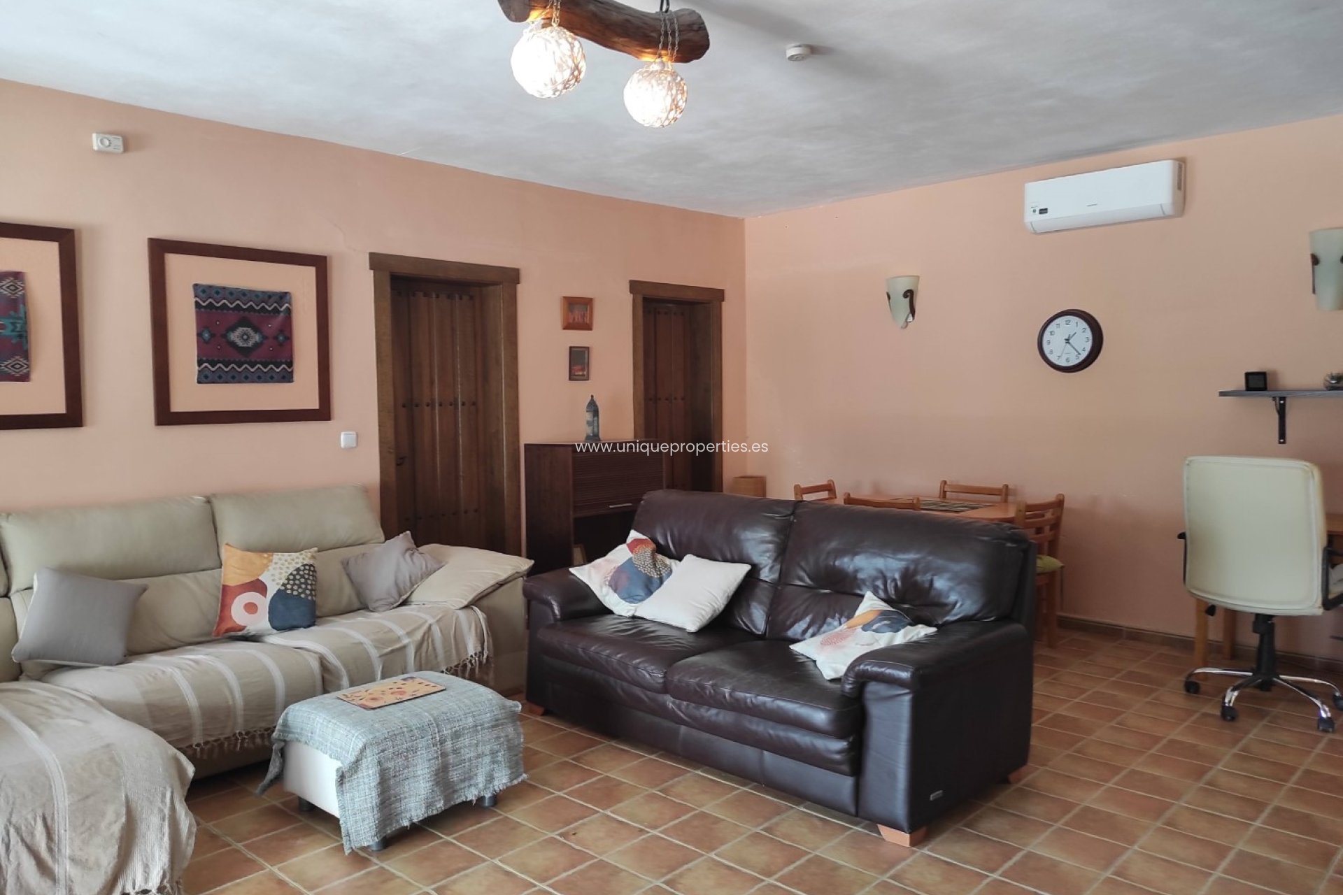 Reventa - Villa -
Somontin