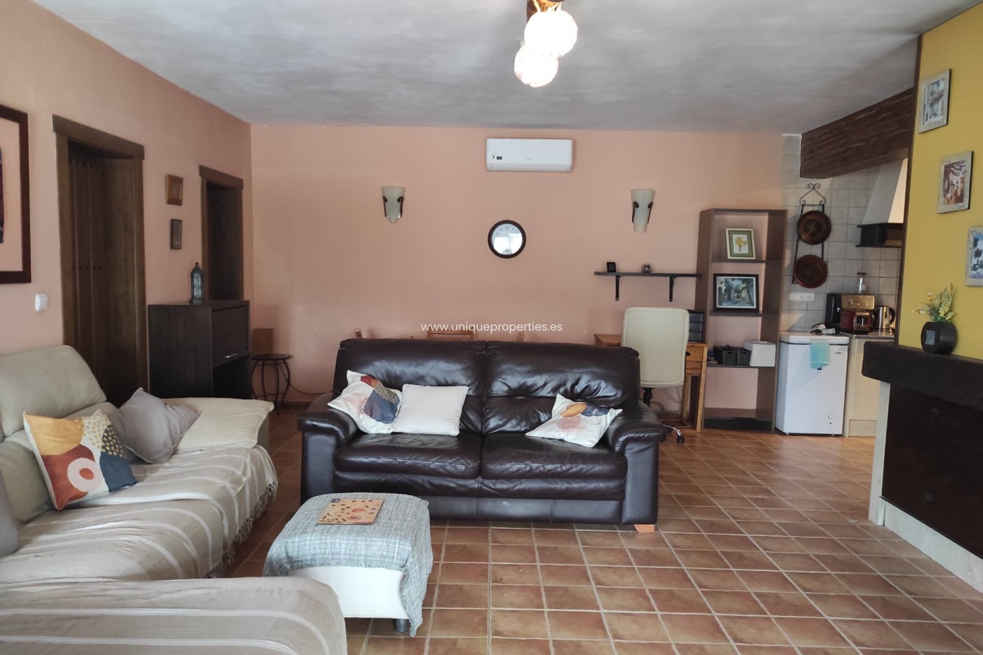 Reventa - Villa -
Somontin