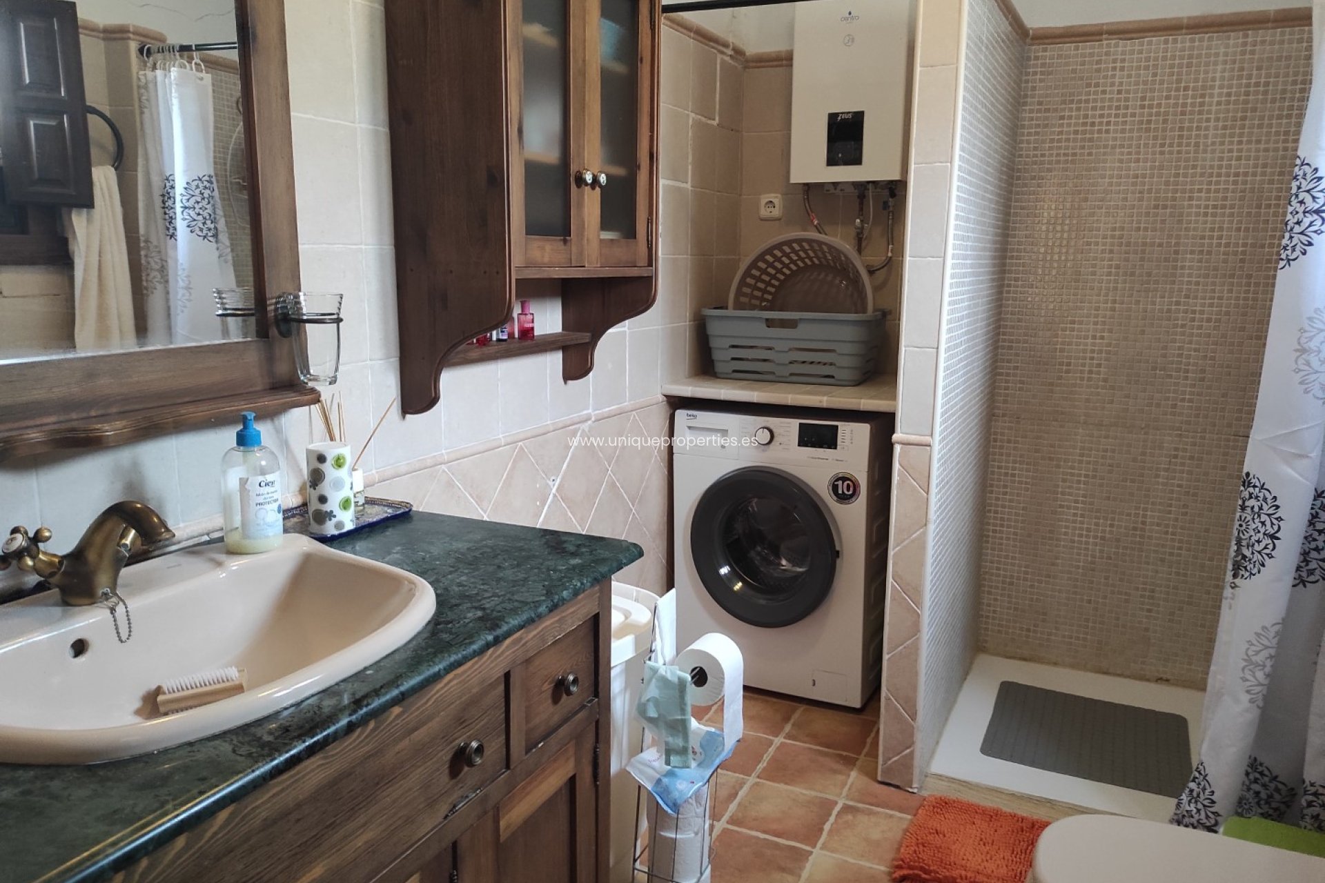 Reventa - Villa -
Somontin