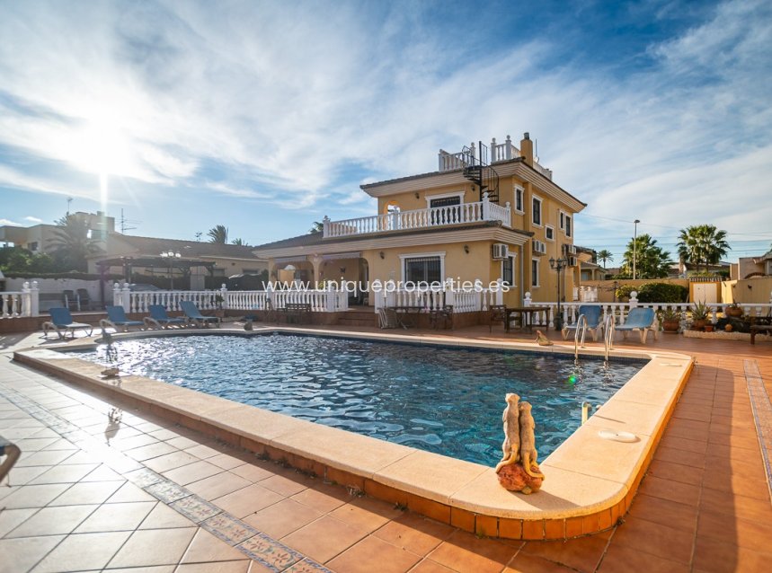Reventa - Villa -
Torrevieja - LOS BALCONES - LOS ALTOS