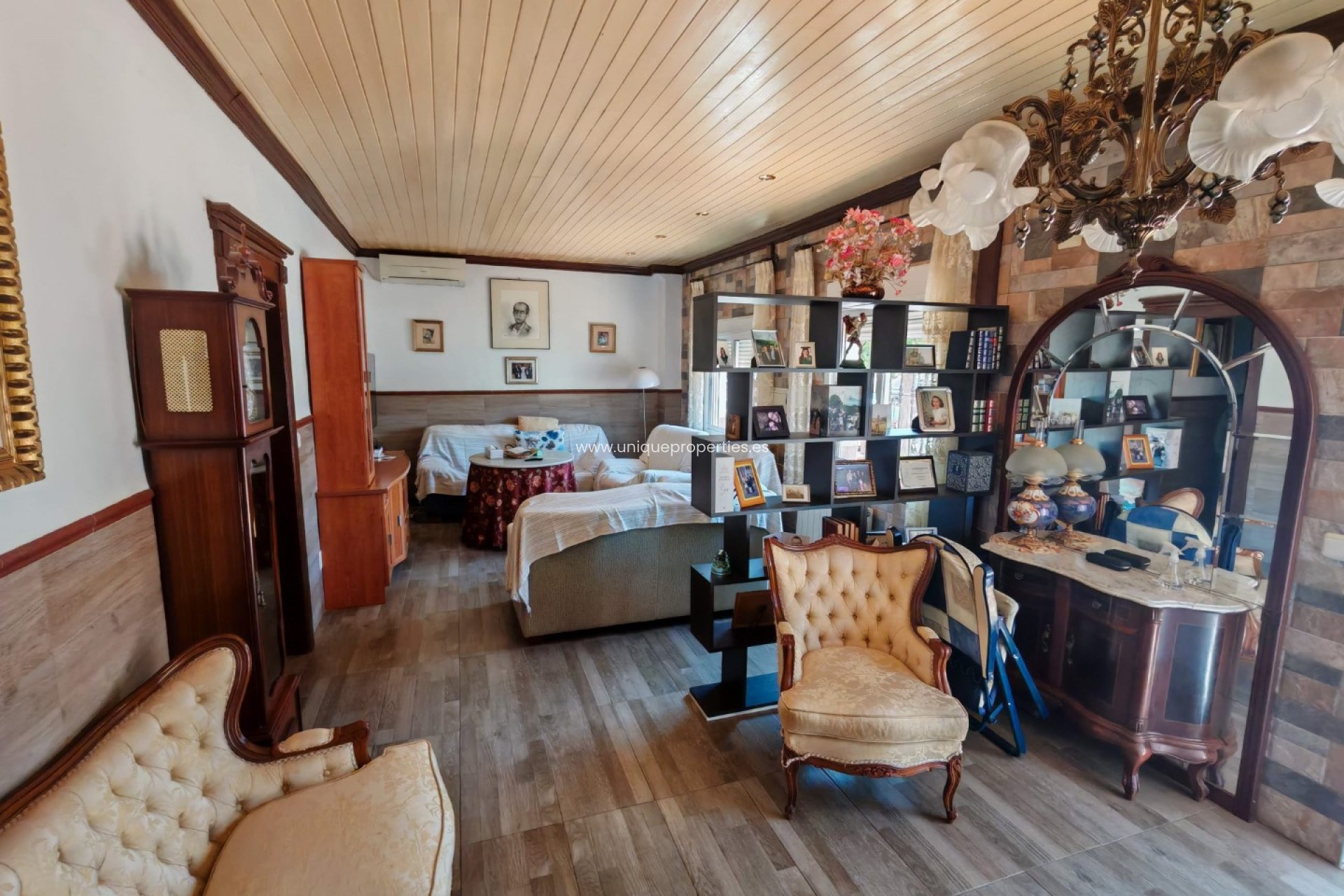 Reventa - Village House -
Cantoria