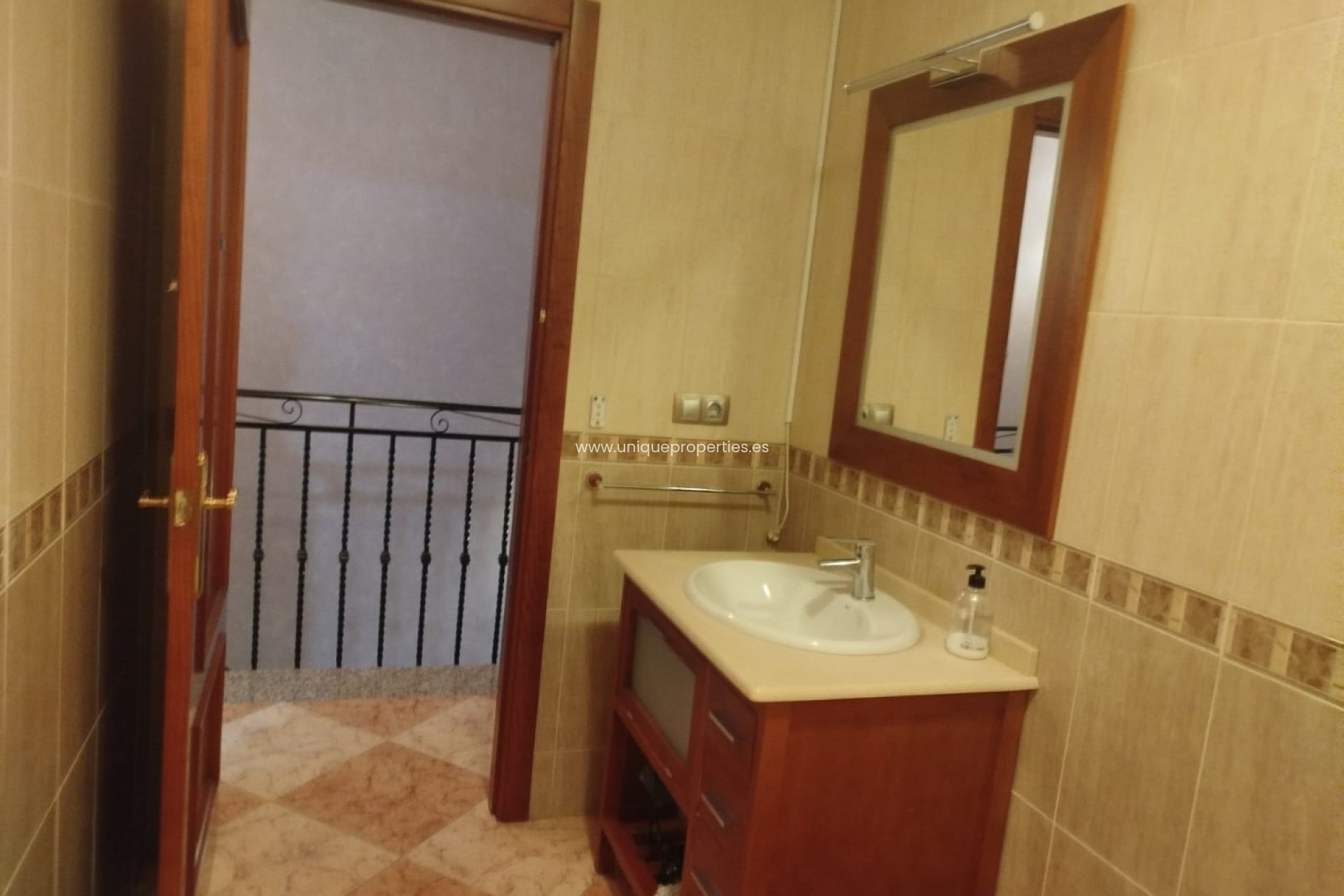 Reventa - Village House -
Fines