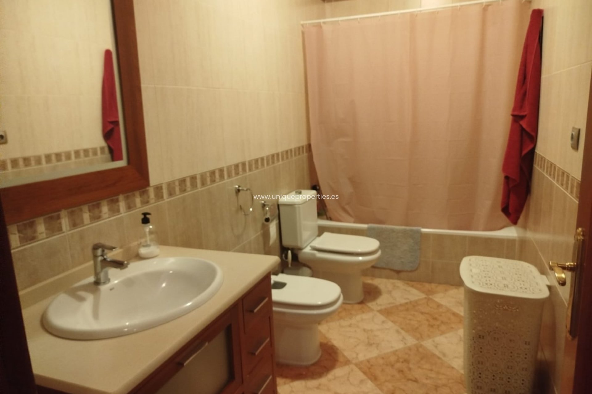 Reventa - Village House -
Fines