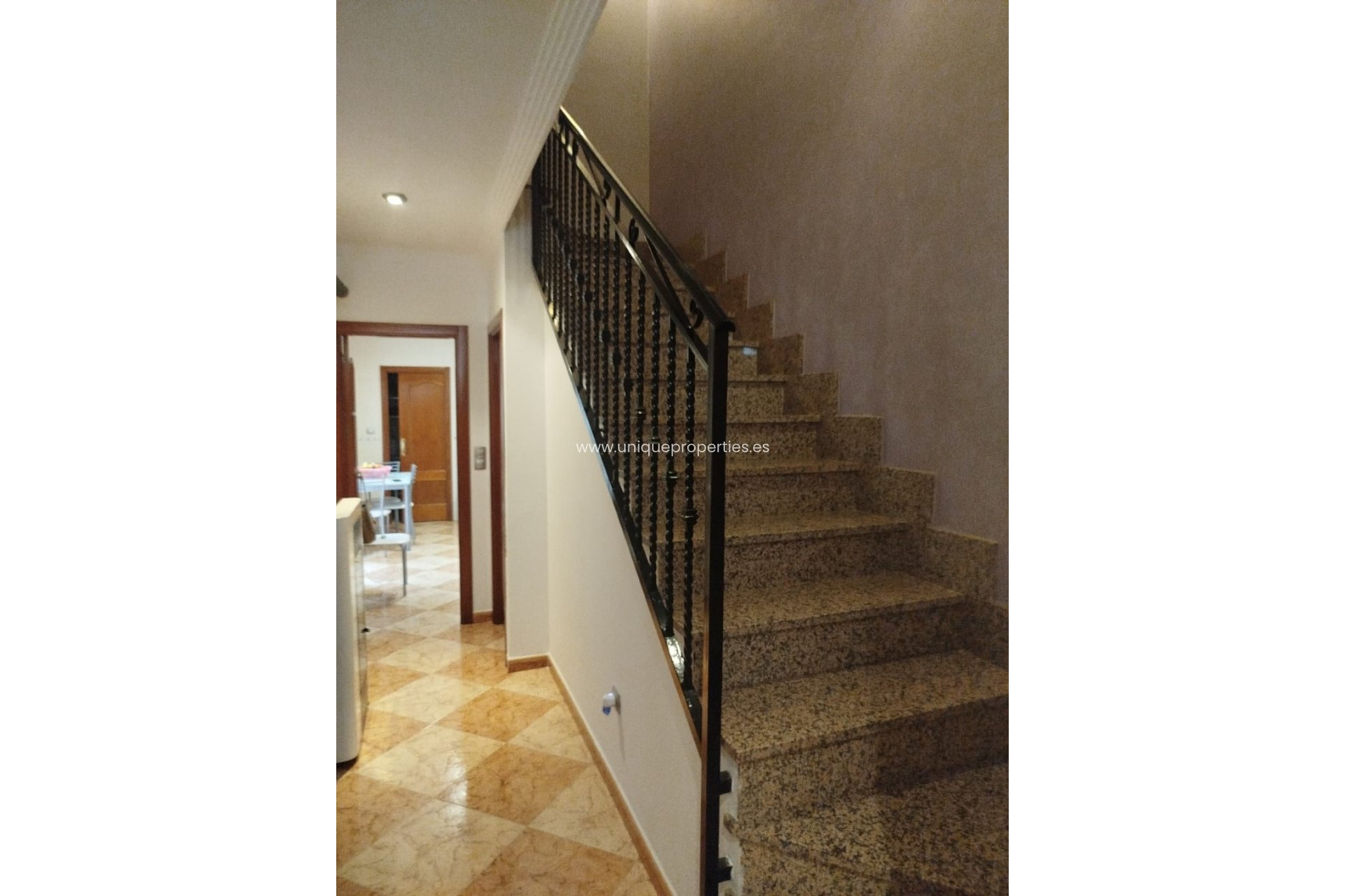 Reventa - Village House -
Fines