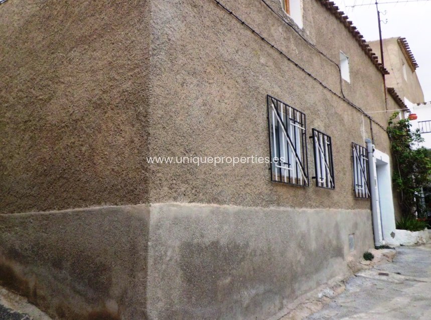 Reventa - Village House -
Higueral