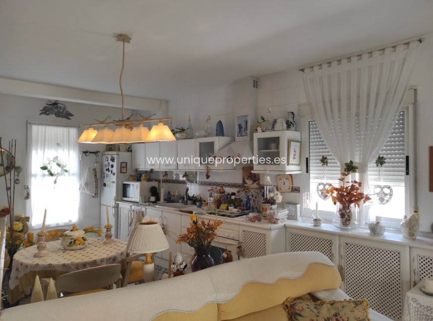 Reventa - Village House -
Lucar