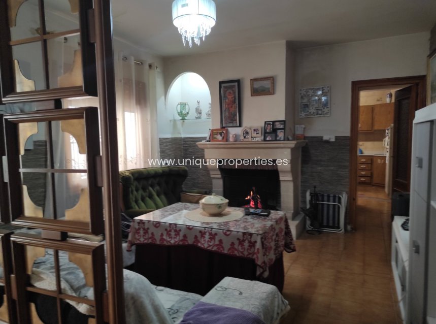 Reventa - Village House -
Lucar