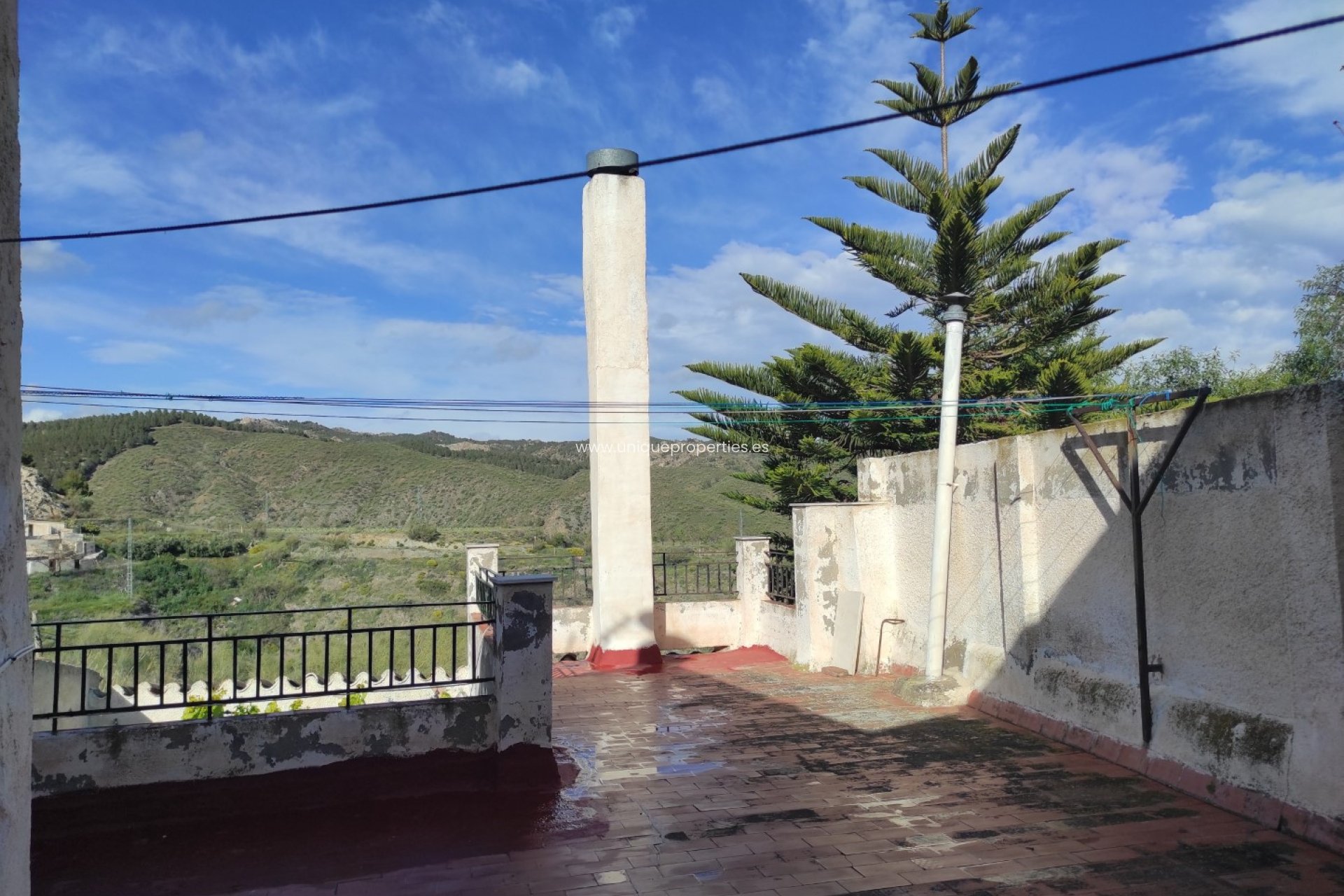 Reventa - Village House -
Lucar