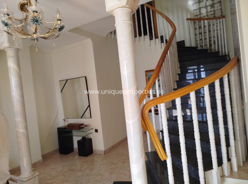 Reventa - Village House -
Lucar