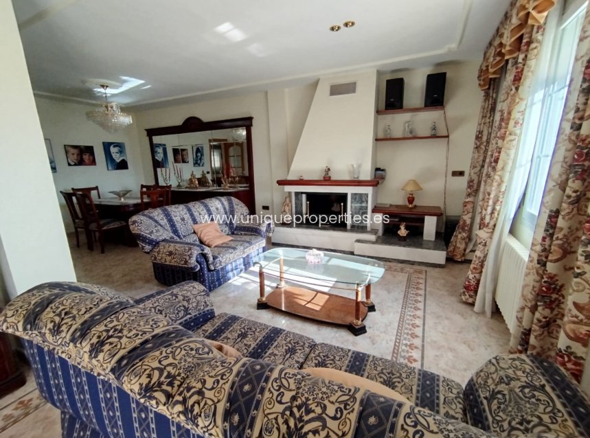 Reventa - Village House -
Lucar