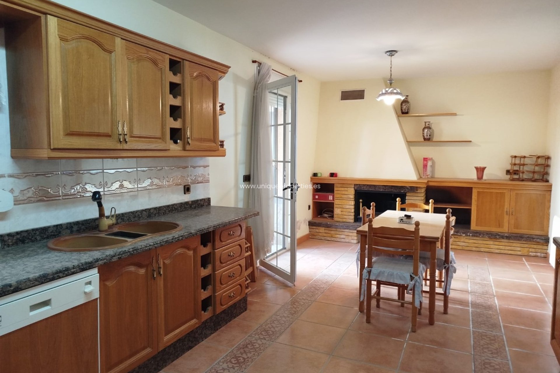 Reventa - Village House -
Lucar