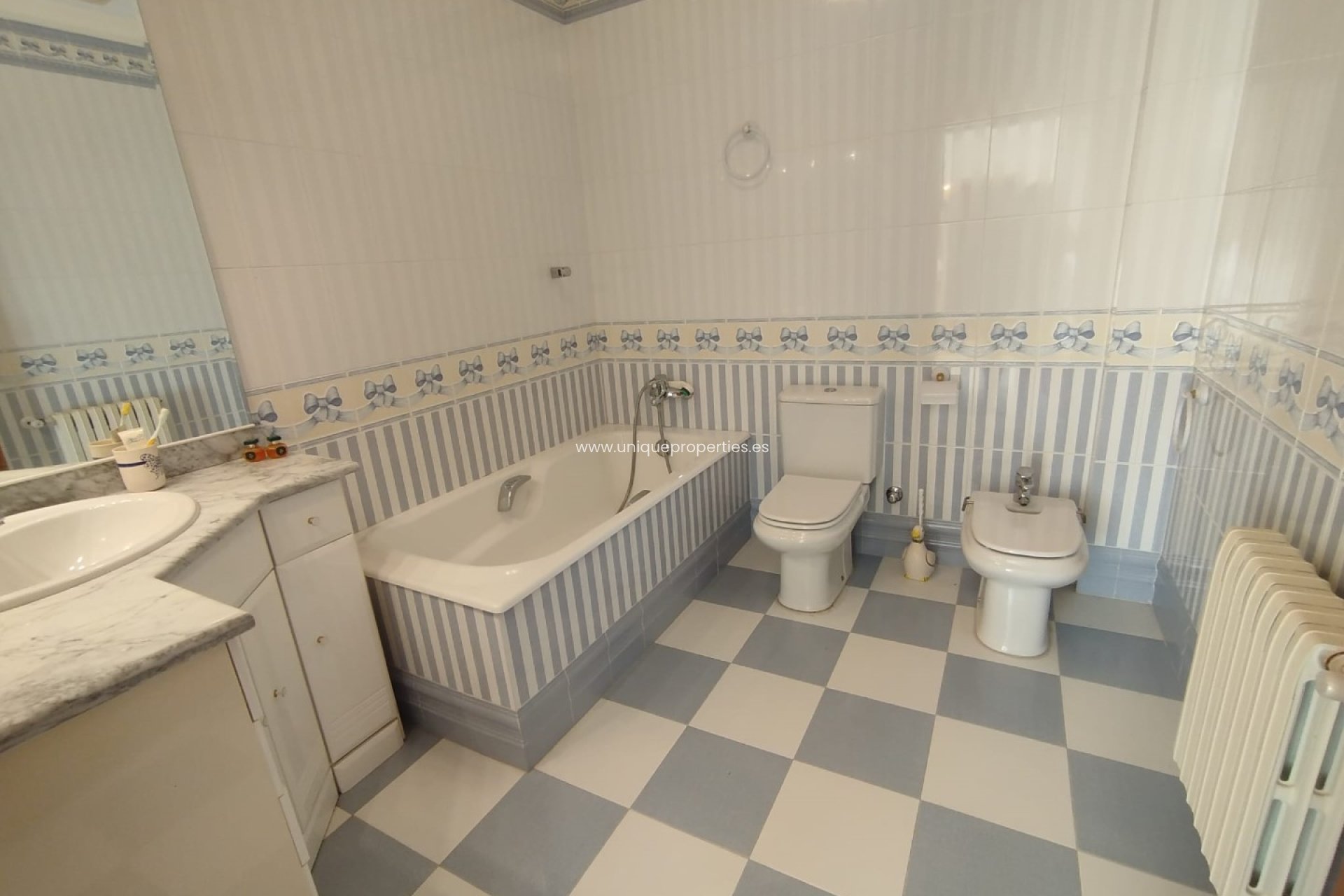 Reventa - Village House -
Lucar