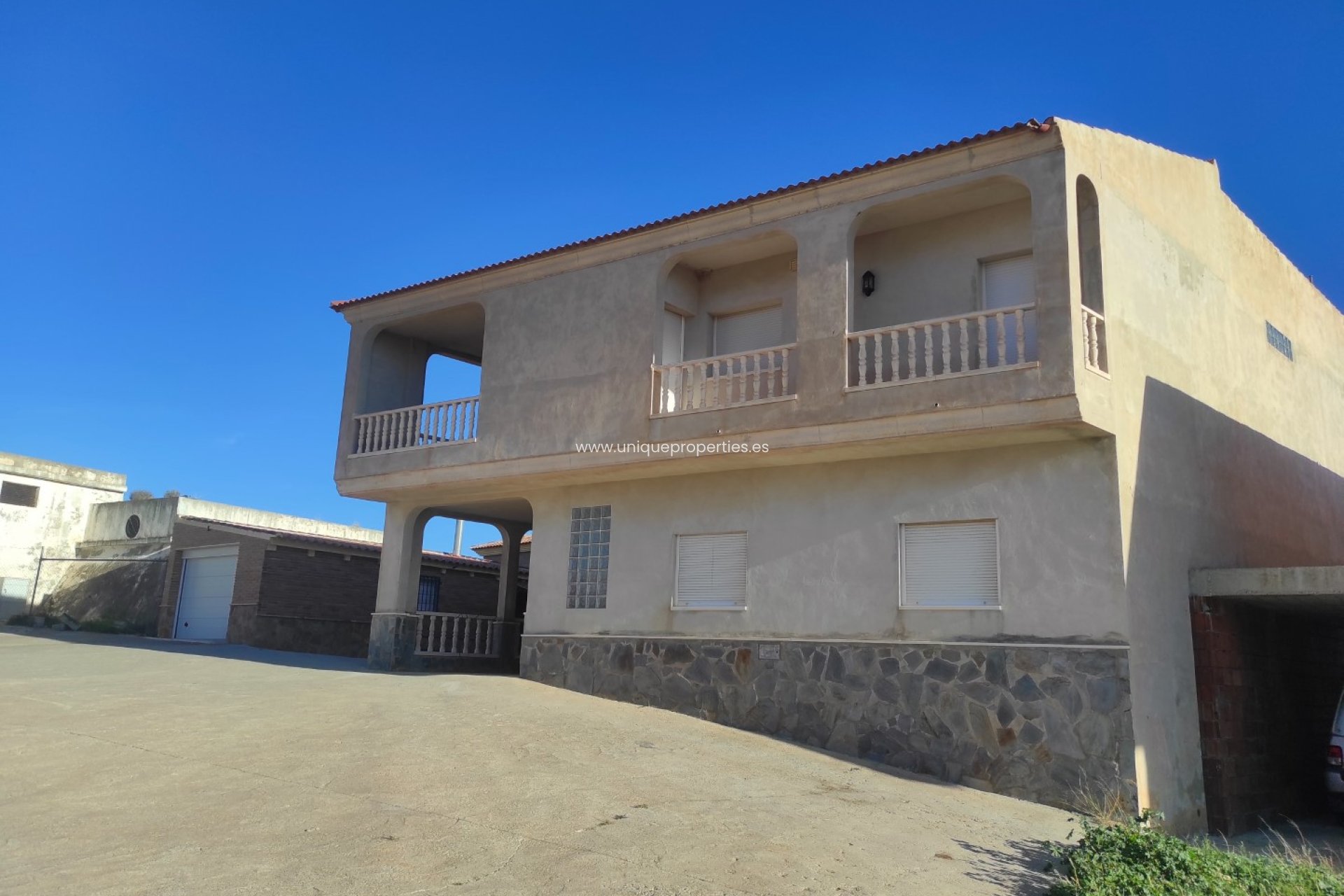 Reventa - Village House -
Lucar