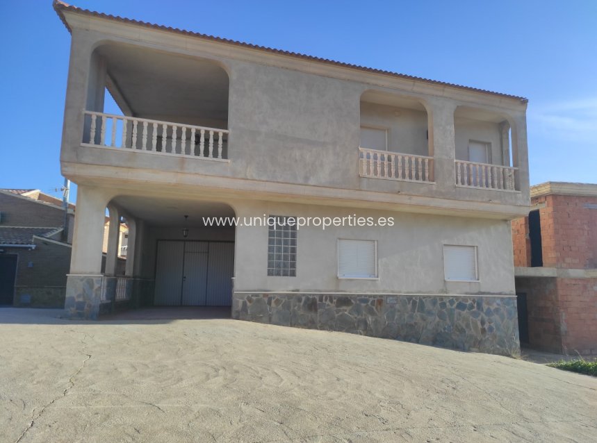 Reventa - Village House -
Lucar