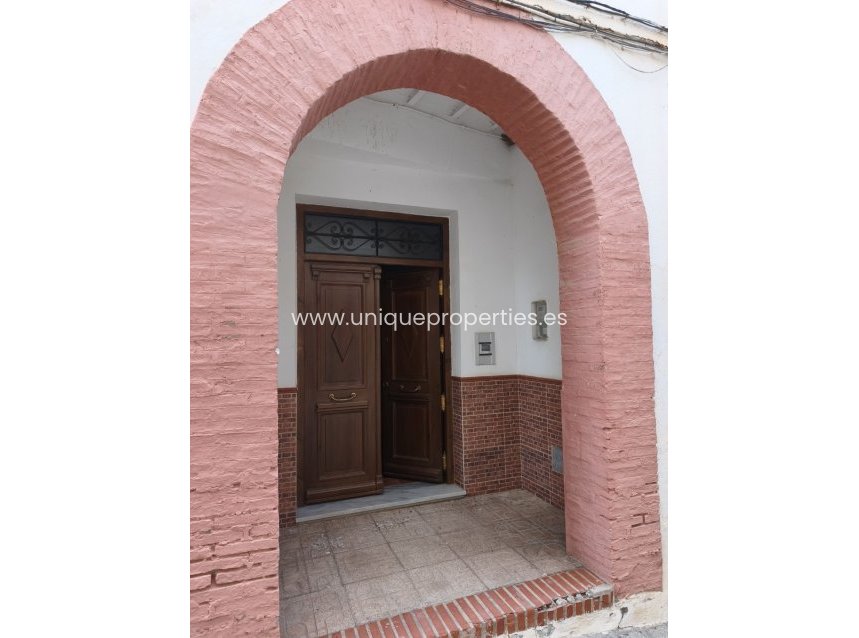 Reventa - Village House -
Seron