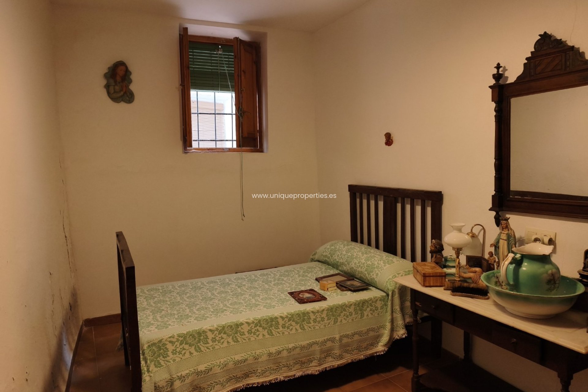 Reventa - Village House -
Seron