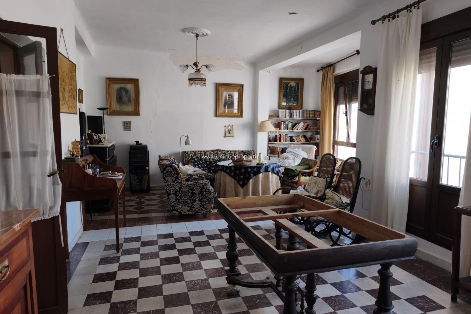 Reventa - Village House -
Seron