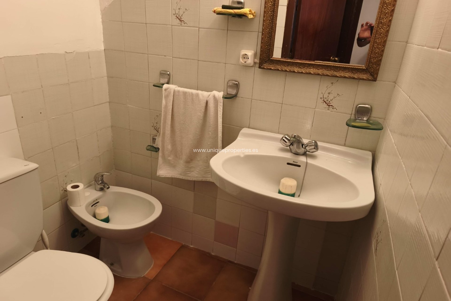 Reventa - Village House -
Seron