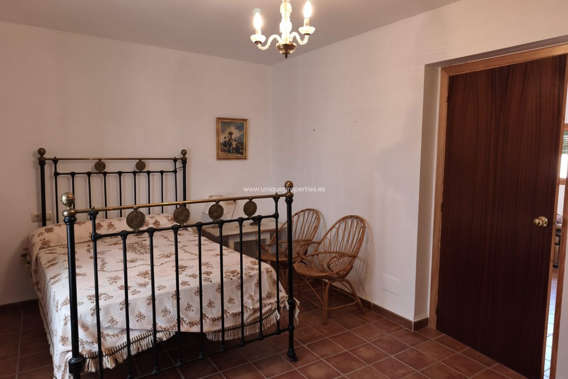 Reventa - Village House -
Seron