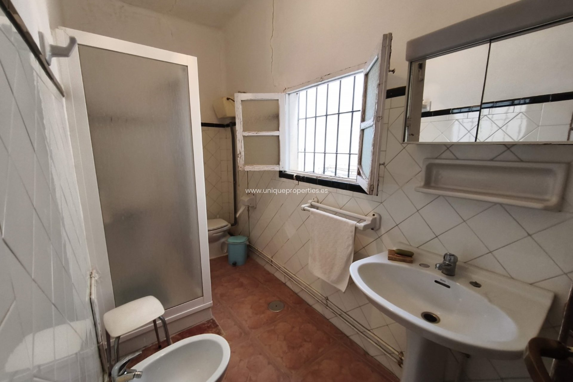 Reventa - Village House -
Seron