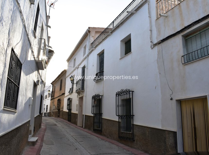 Reventa - Village House -
Sufli