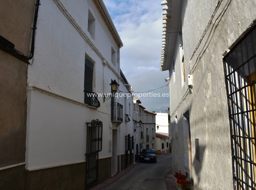 Reventa - Village House -
Sufli