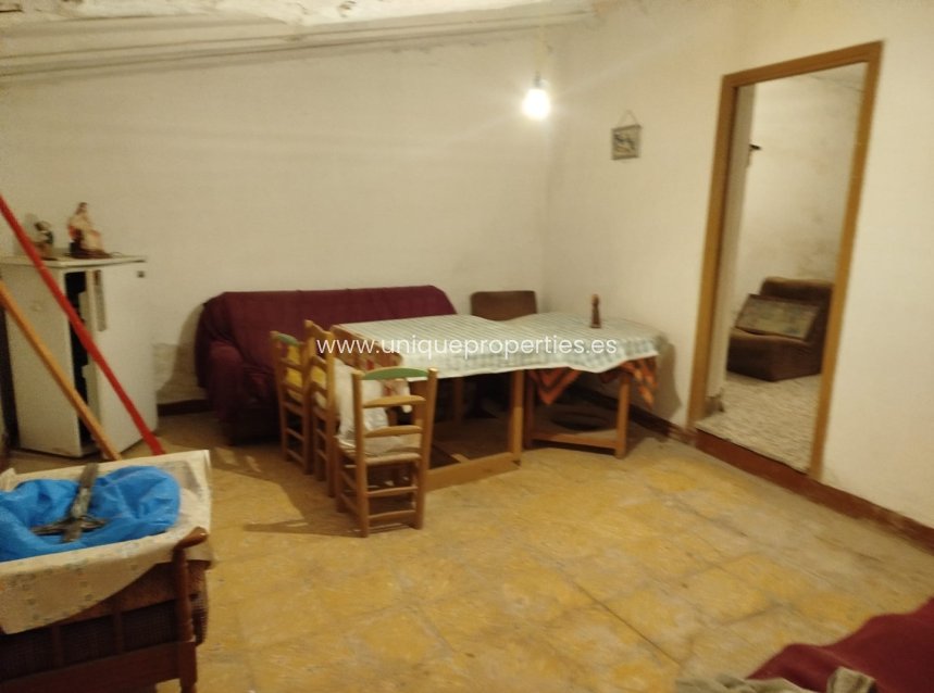 Reventa - Village House -
Tijola