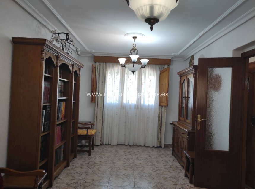 Reventa - Village House -
Urracal