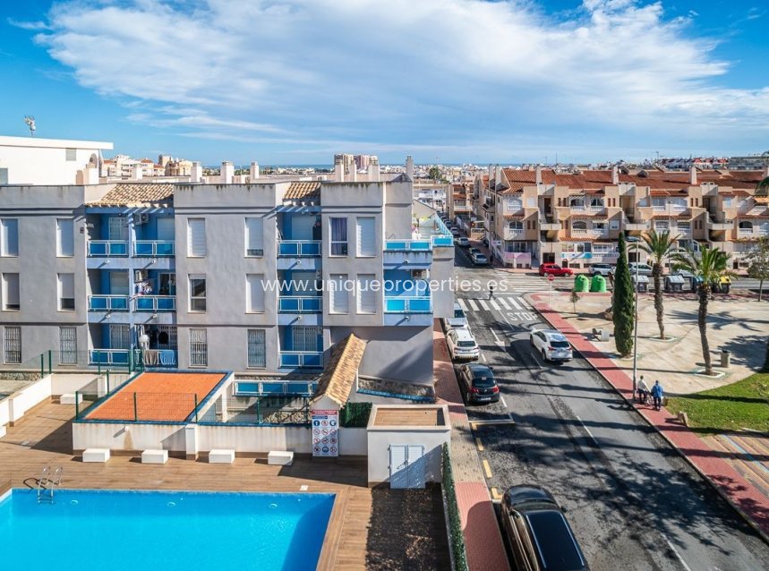 Revente - Apartment -
Torrevieja - Calas Blancas