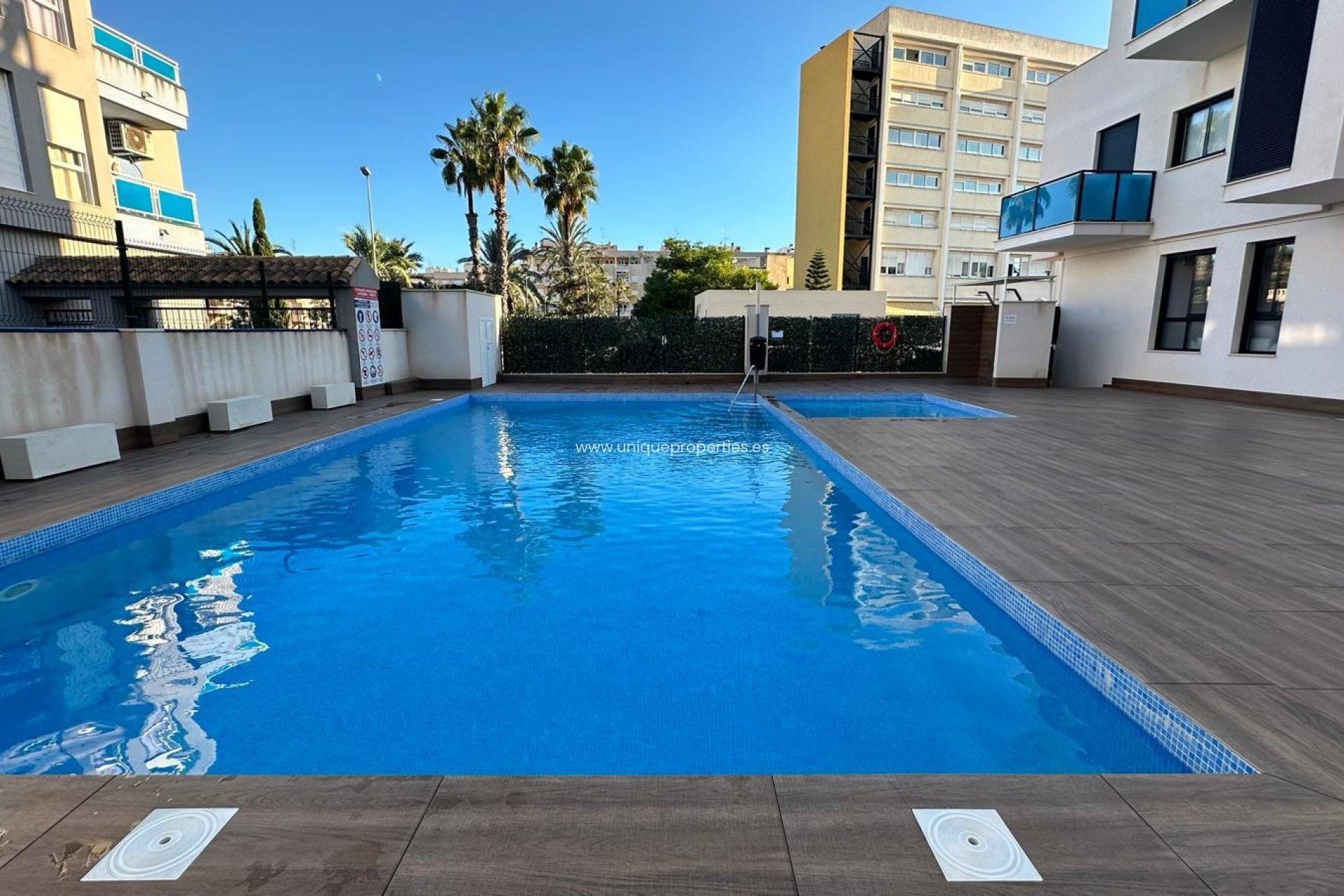 Revente - Apartment -
Torrevieja - Calas Blancas
