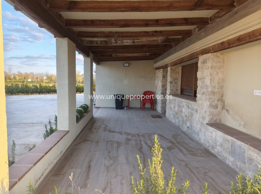 Revente - Cortijo -
Baza