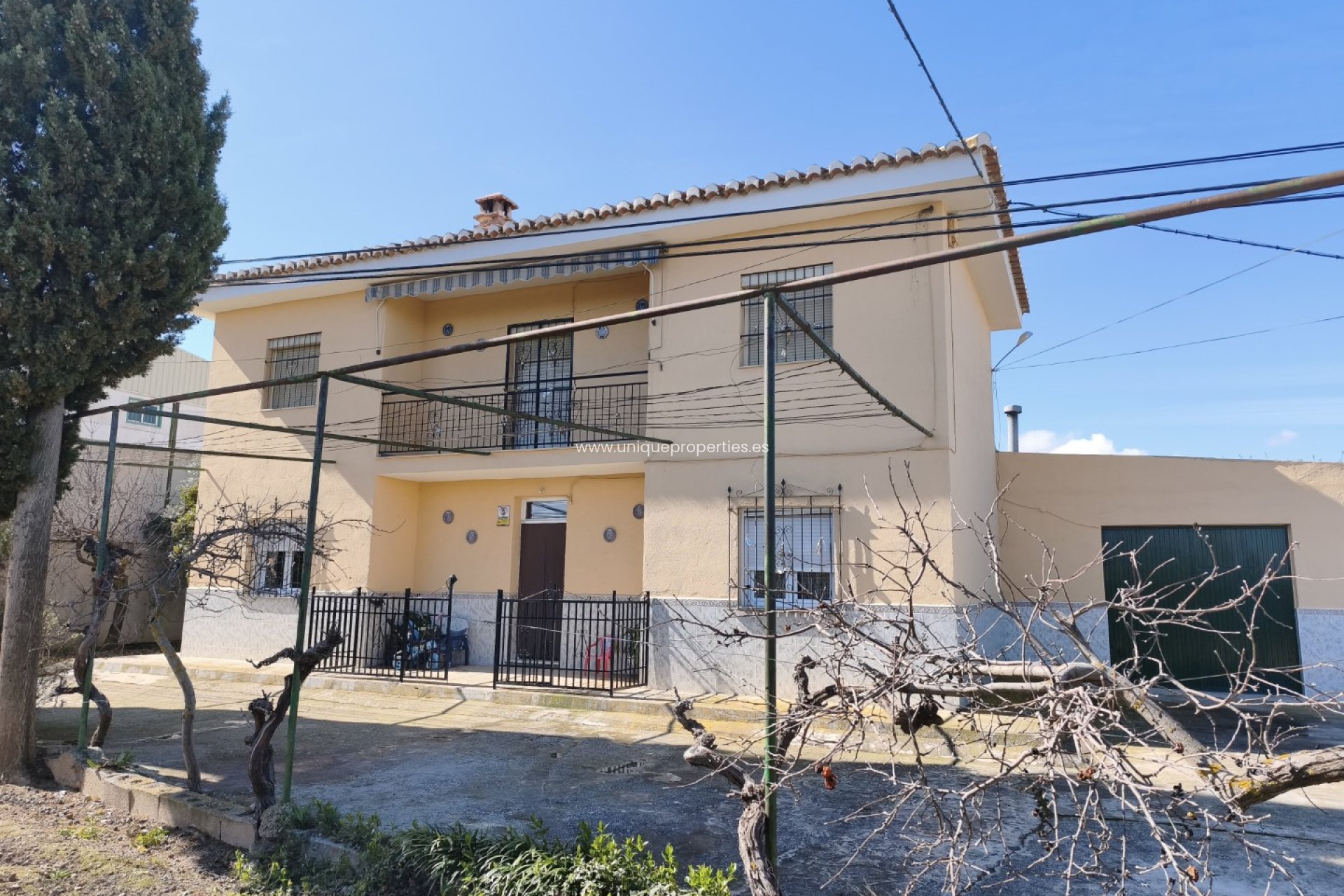 Revente - Country House -
Baza