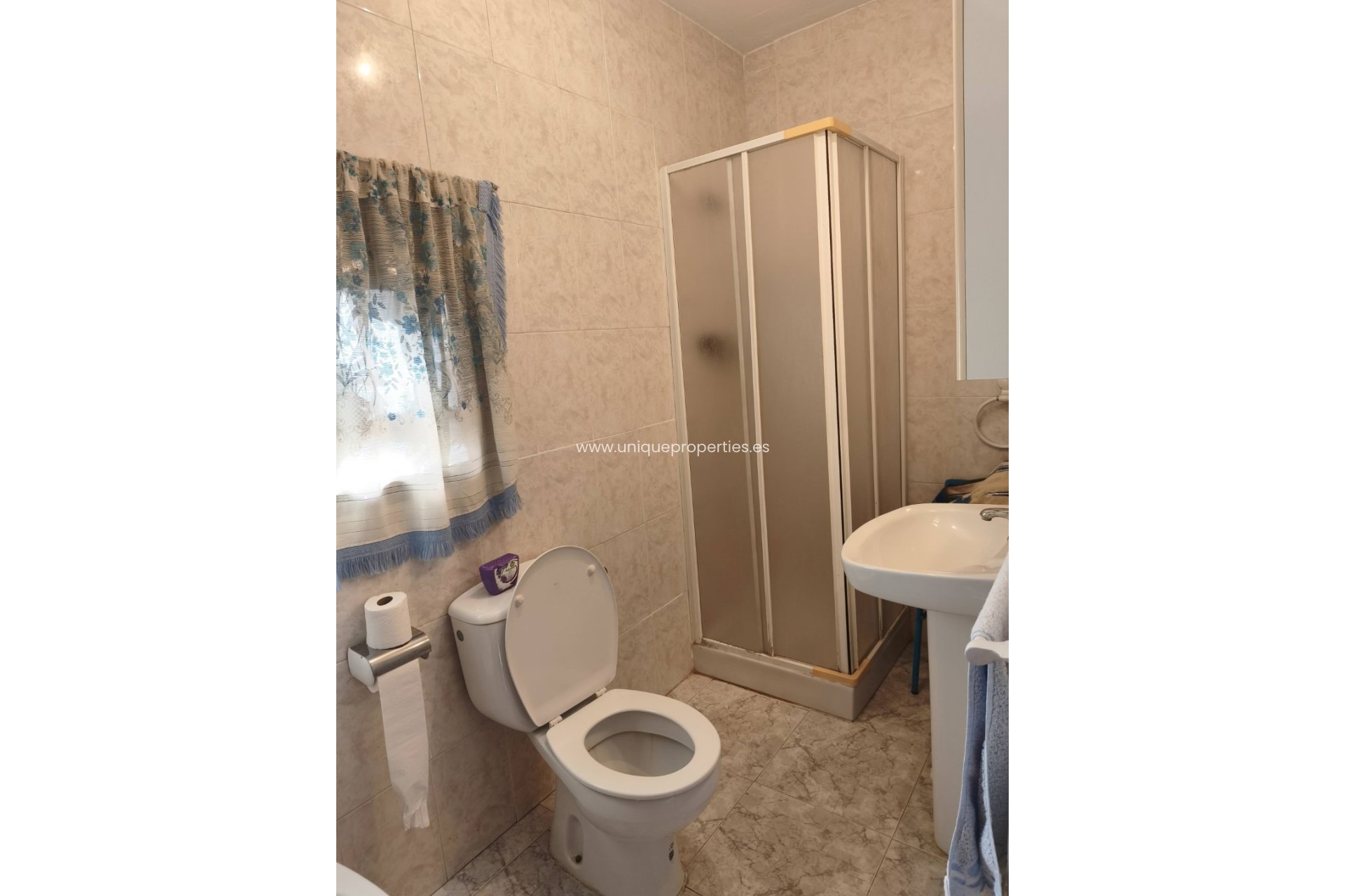 Revente - Country House -
Baza