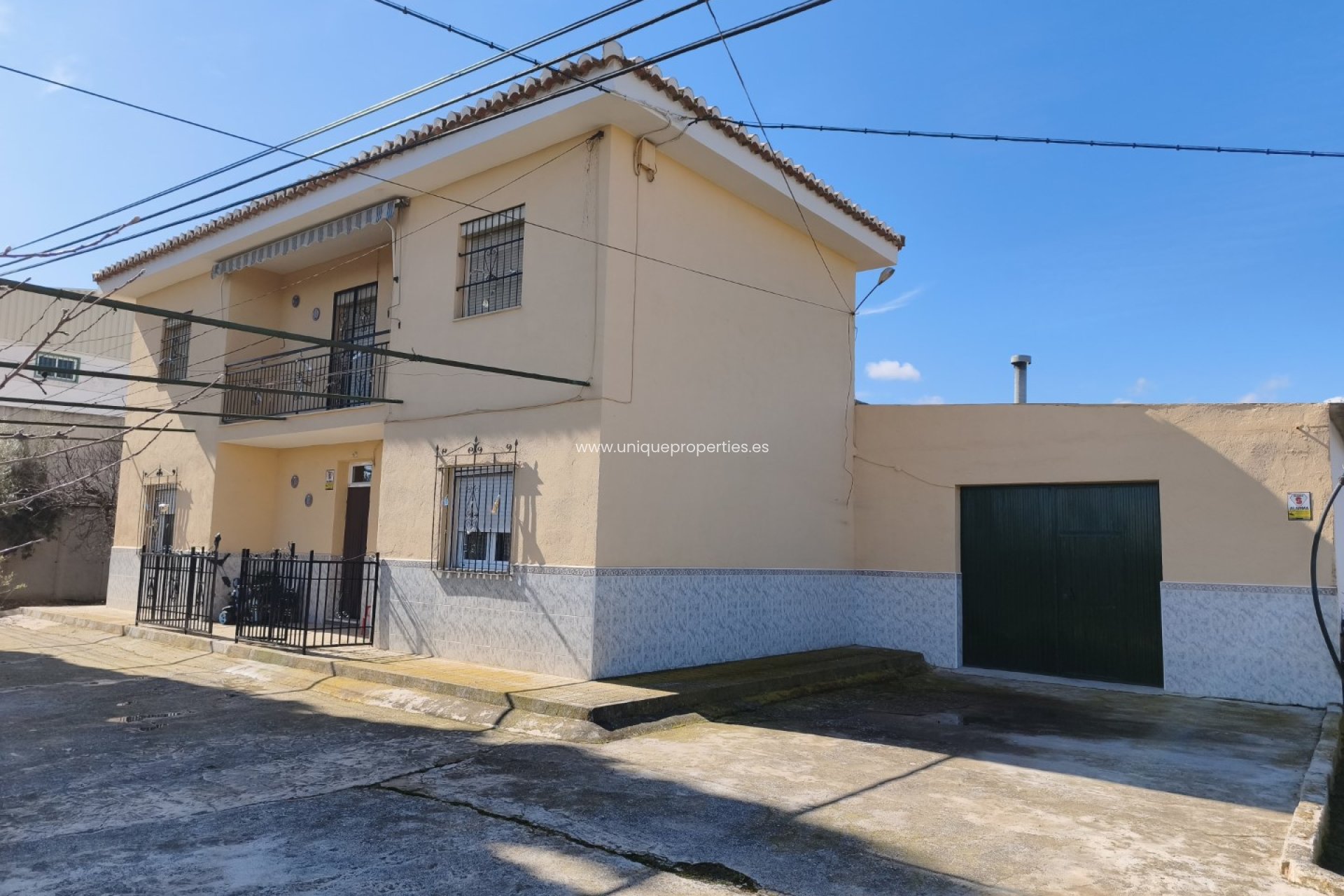 Revente - Country House -
Baza