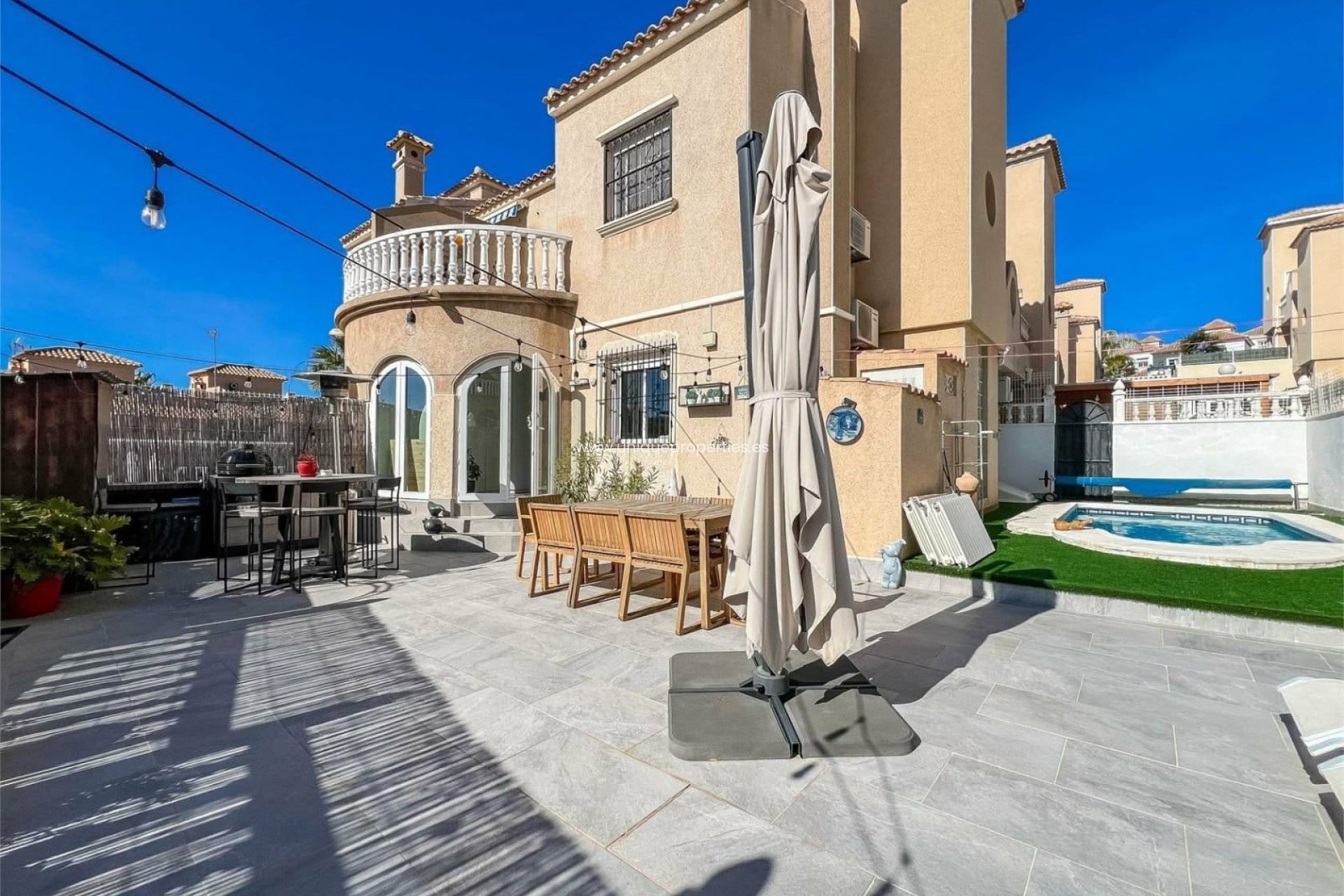 Revente - House -
Orihuela Costa - Villamartin