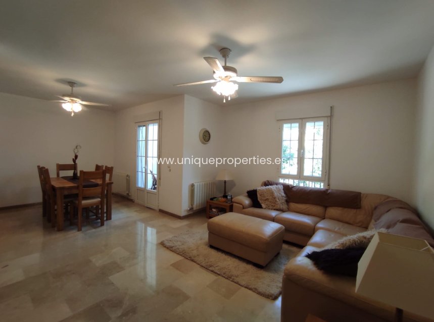 Revente - Village House -
Baza