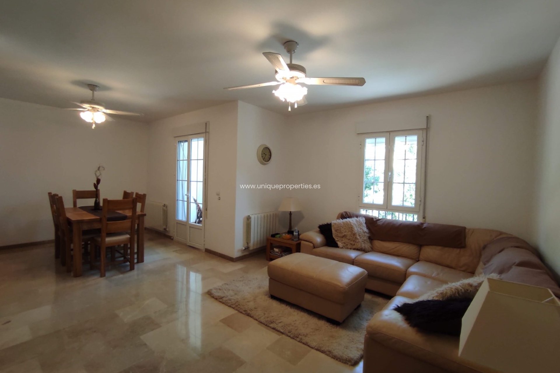 Revente - Village House -
Baza
