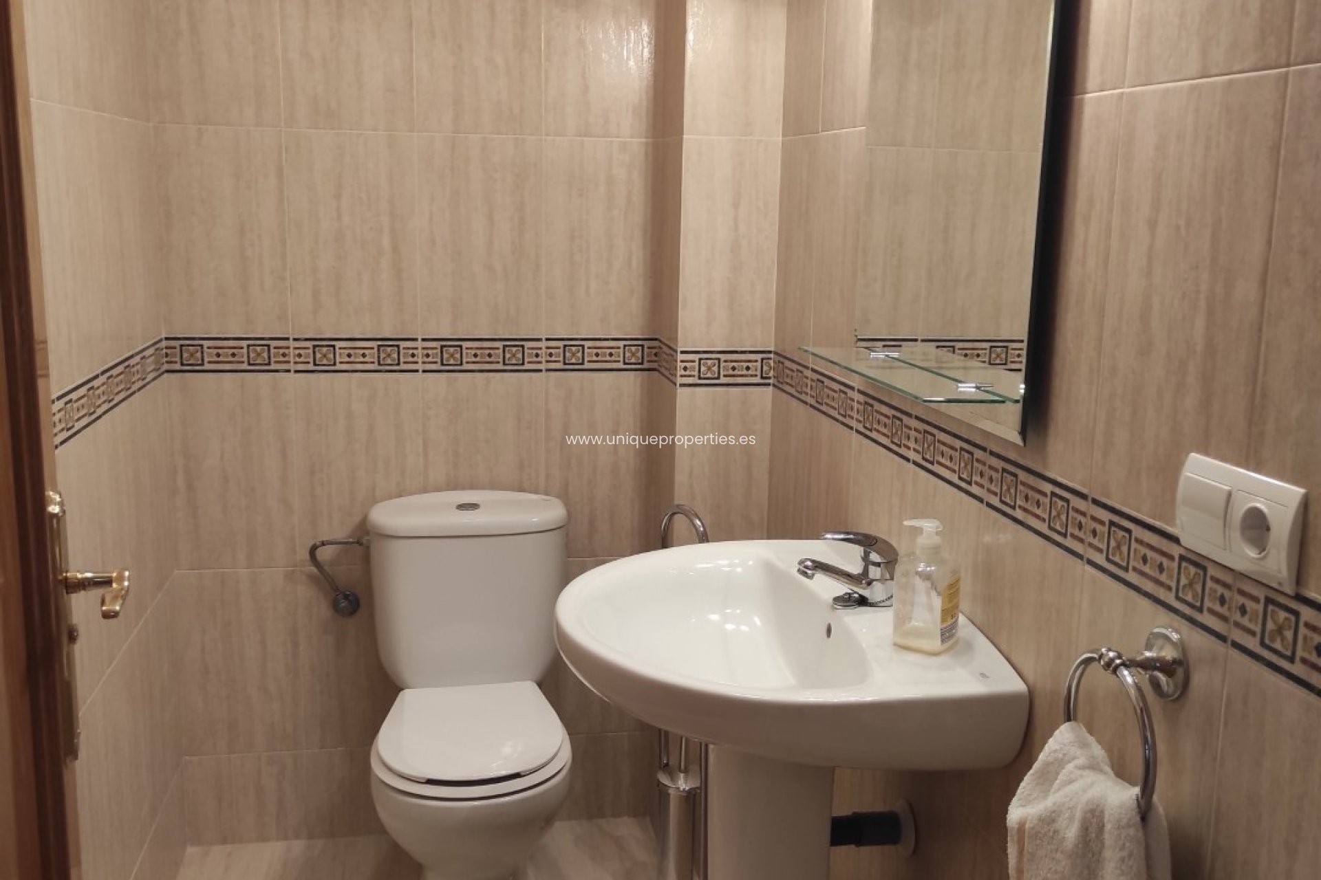Revente - Village House -
Baza