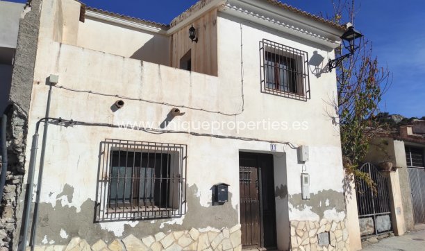 Village House - Resale - Bayarque - Bayarque