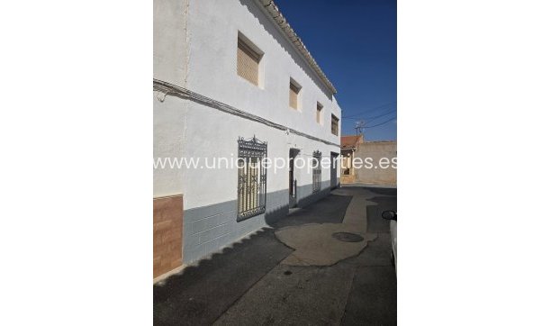 Village House - Resale - Caniles -
                Caniles