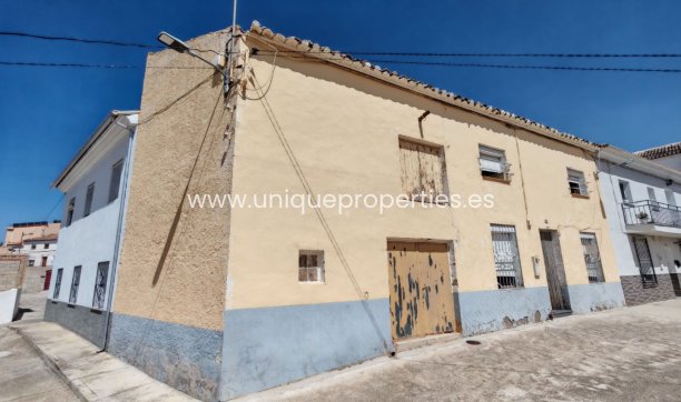 Village House - Resale - Caniles -
                Caniles