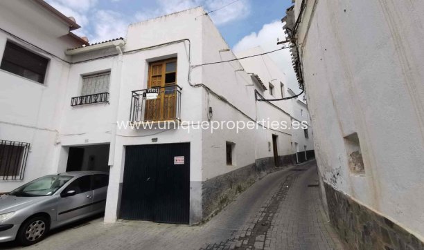 Village House - Resale - Urracal -
                Urracal