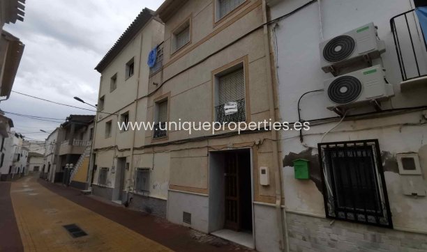 Village House - Reventa - Fines - Fines